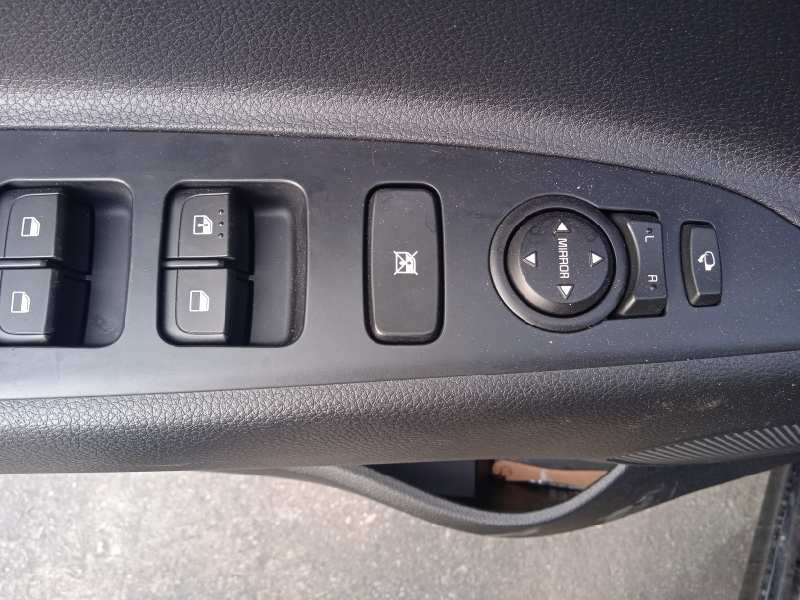 kia rio (yb) del año 2020