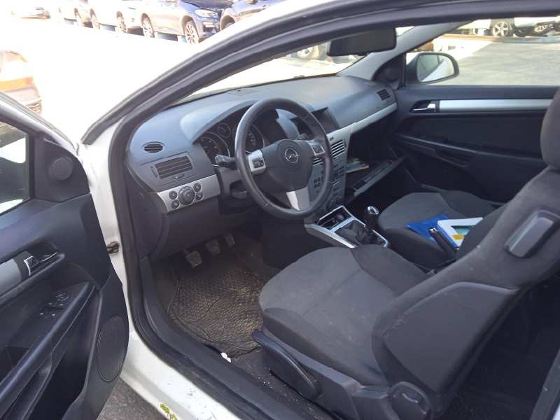 opel astra gtc del año 2009