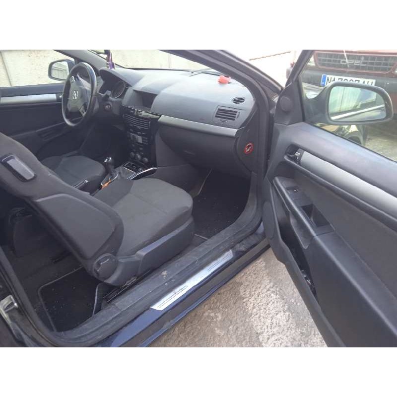 opel astra gtc del año 2010