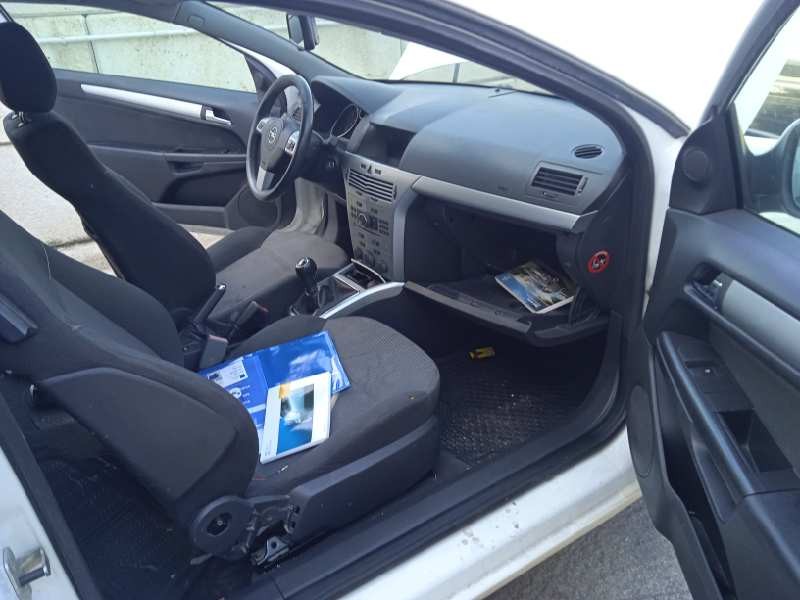 opel astra gtc del año 2009