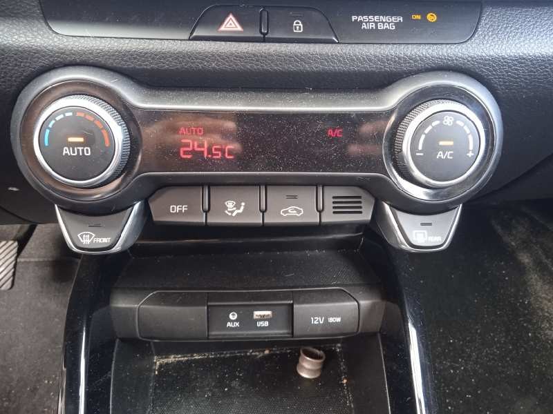 kia rio (yb) del año 2020