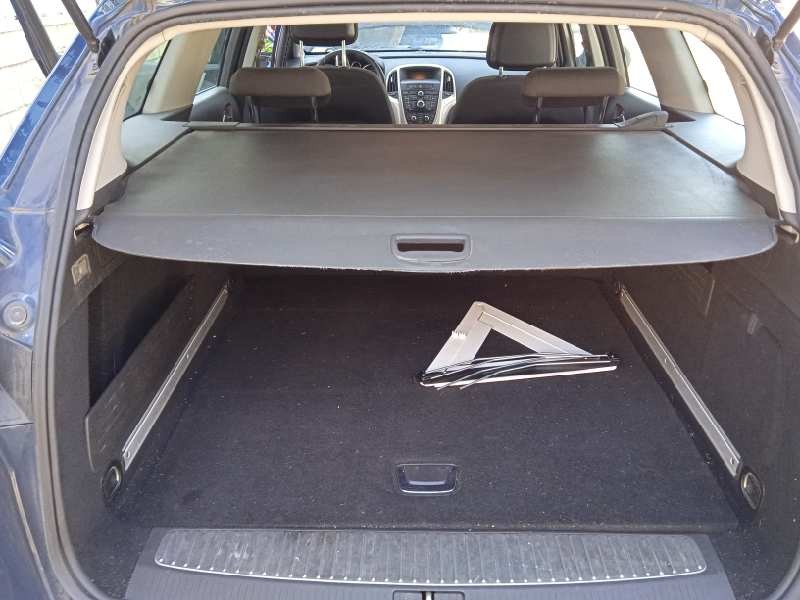 opel astra j sports tourer del año 2011