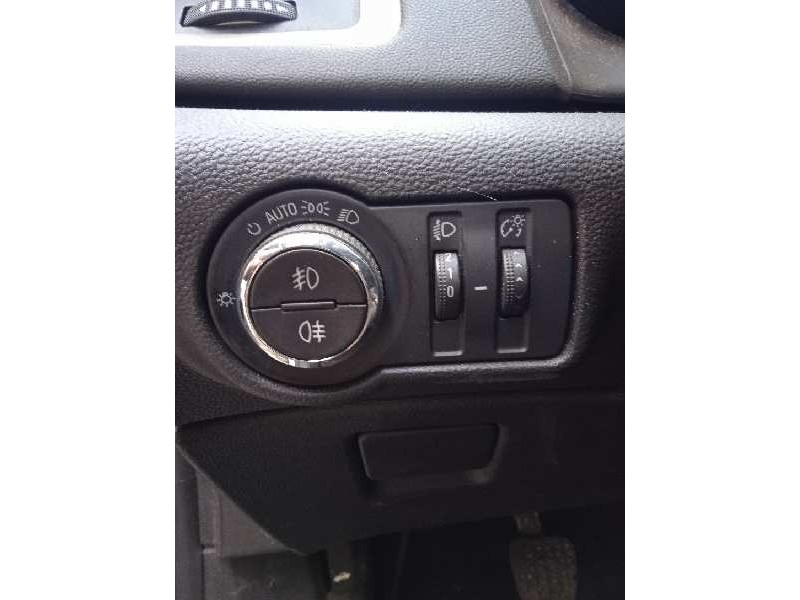 opel astra j sports tourer del año 2011