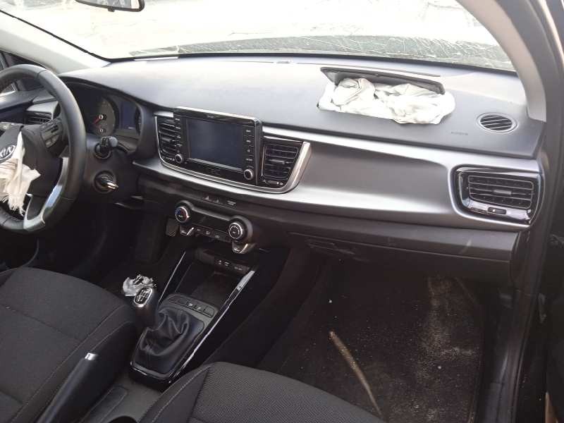 kia rio (yb) del año 2020