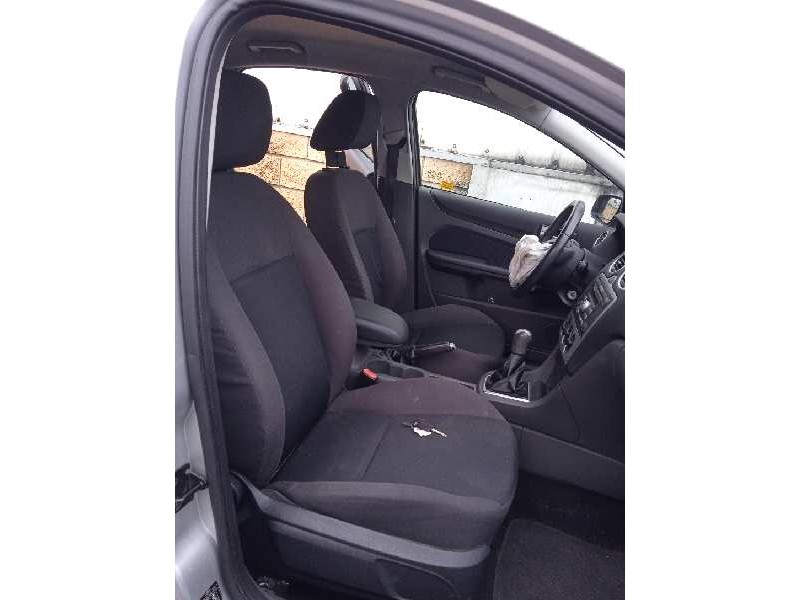 ford focus berlina (cap) del año 2005