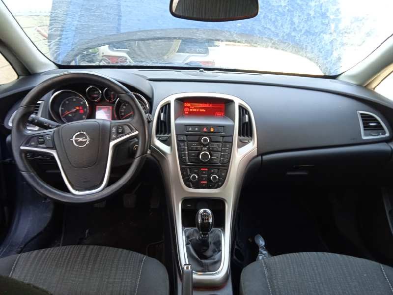 opel astra j sports tourer del año 2011