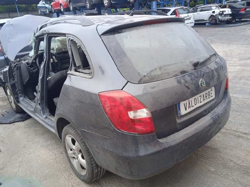 skoda fabia combi (5j5) del año 2010