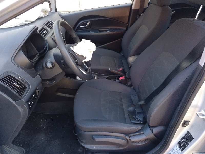 kia rio del año 2012