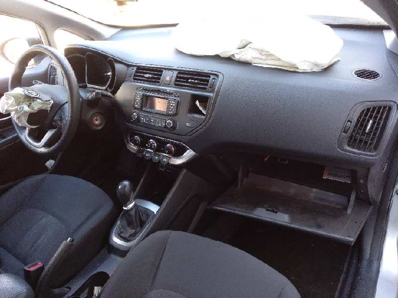 kia rio del año 2012