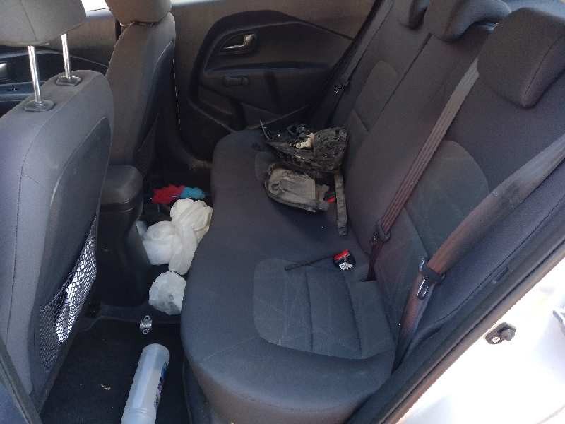 kia rio del año 2012