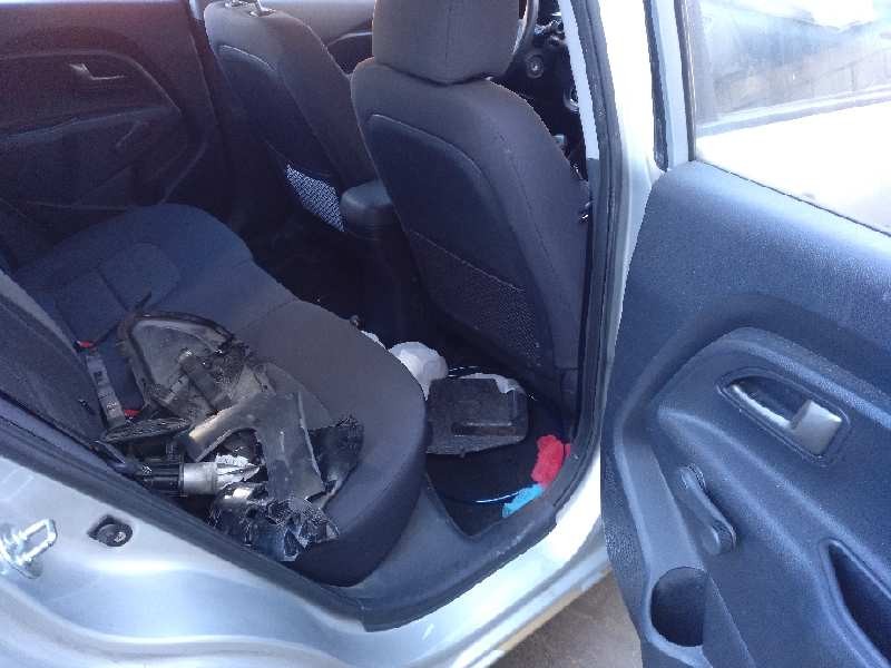 kia rio del año 2012