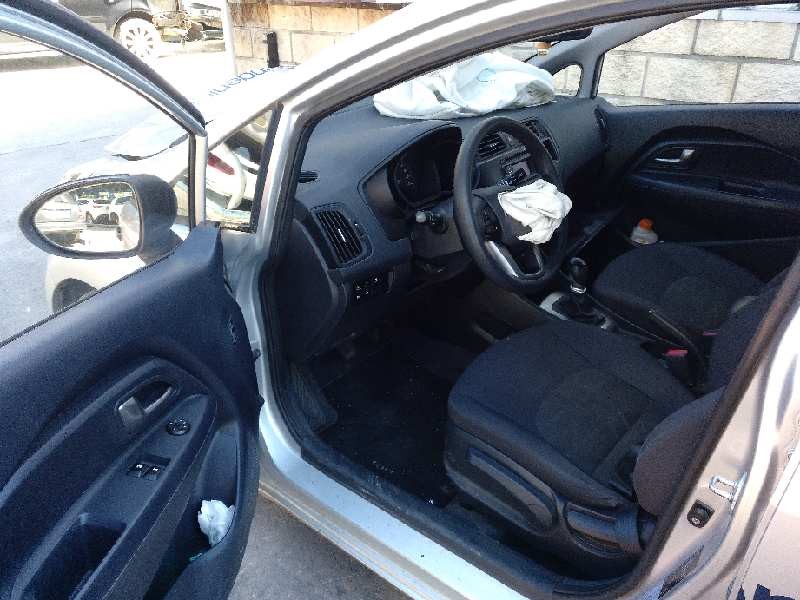 kia rio del año 2012