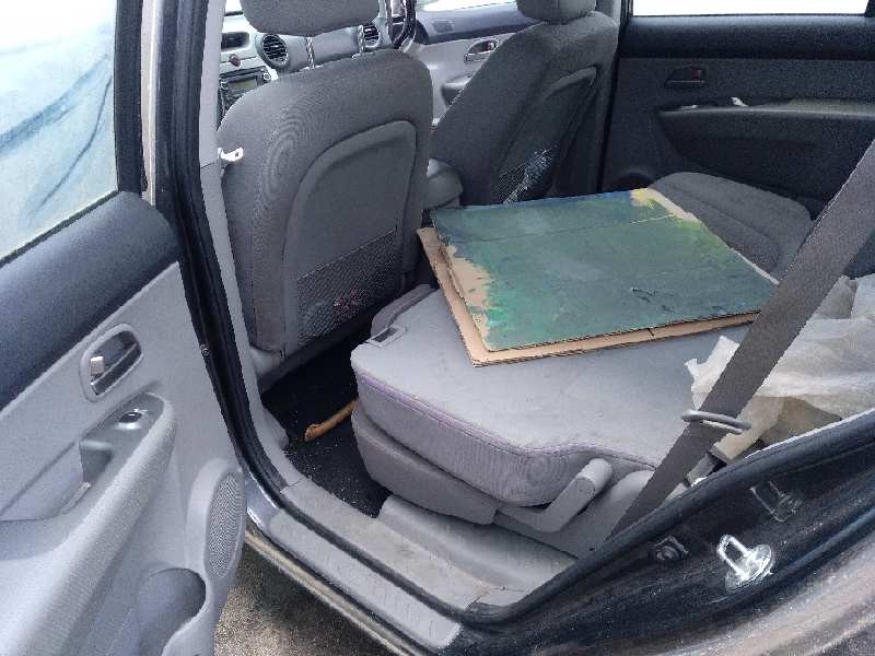 kia carens (un) del año 2009