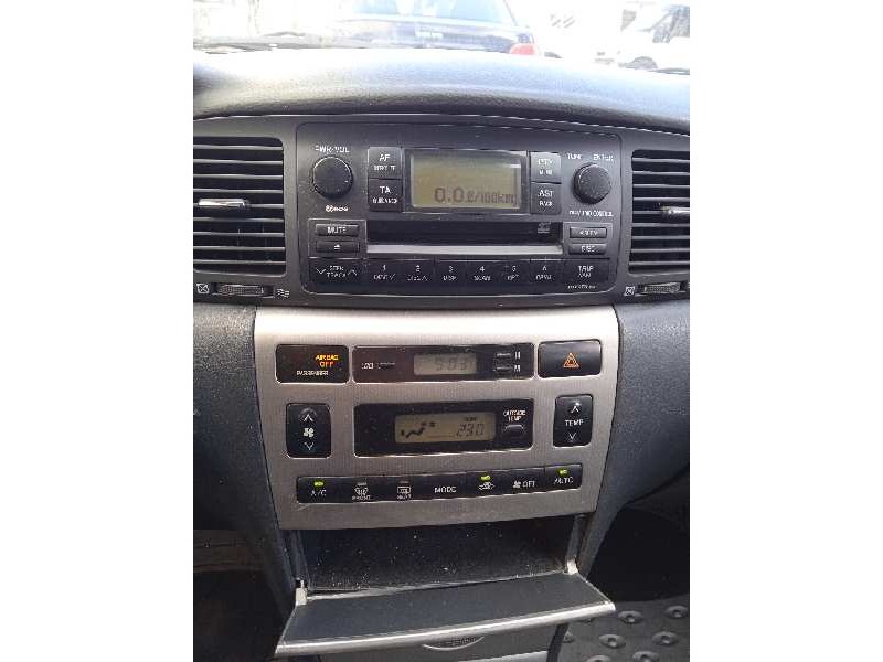 toyota corolla (e12) del año 2004