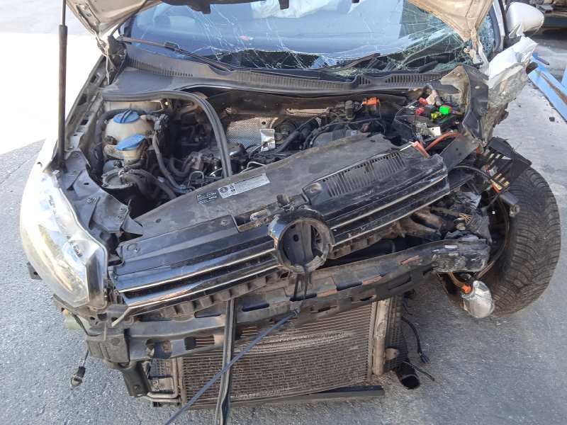 volkswagen golf vi (5k1) del año 2010