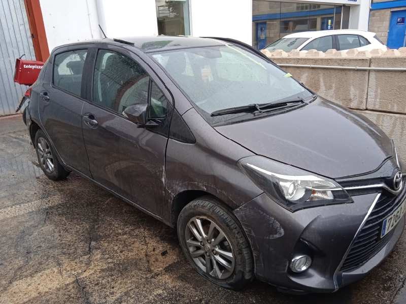 toyota yaris del año 2015