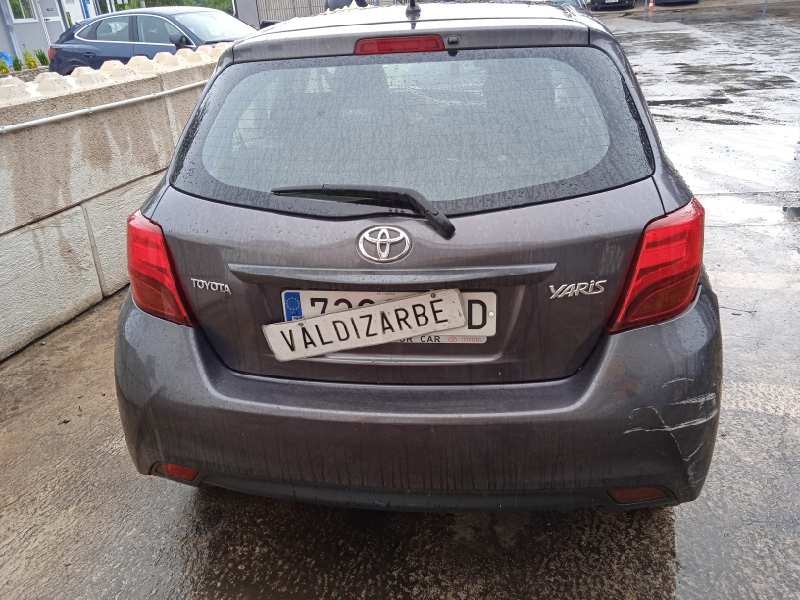 toyota yaris del año 2015