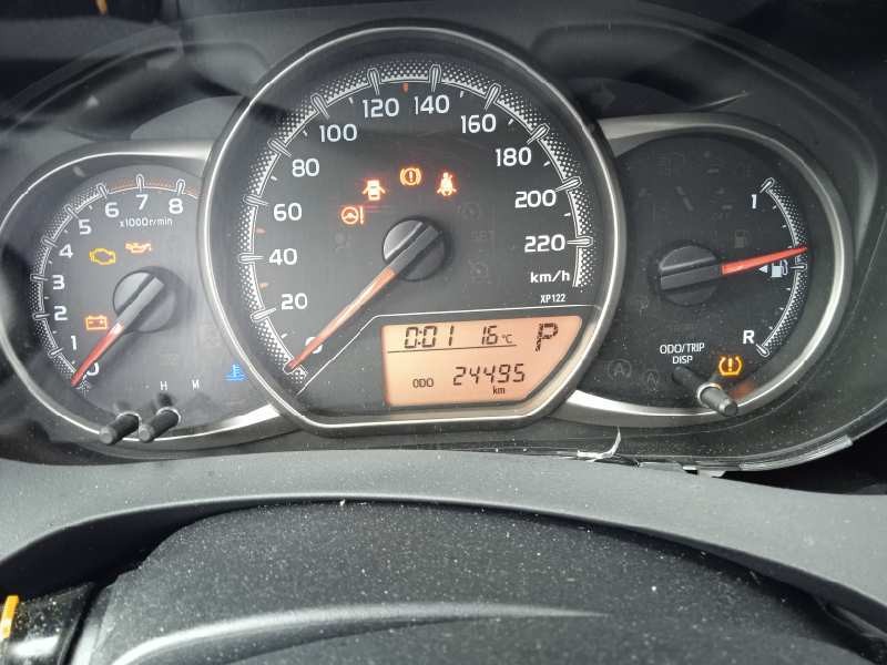 toyota yaris del año 2015