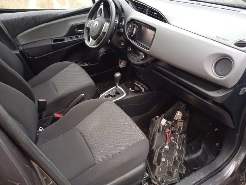 toyota yaris del año 2015