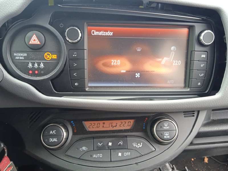 toyota yaris del año 2015