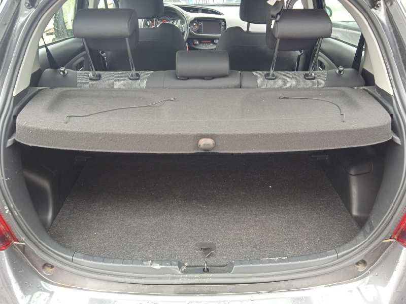 toyota yaris del año 2015