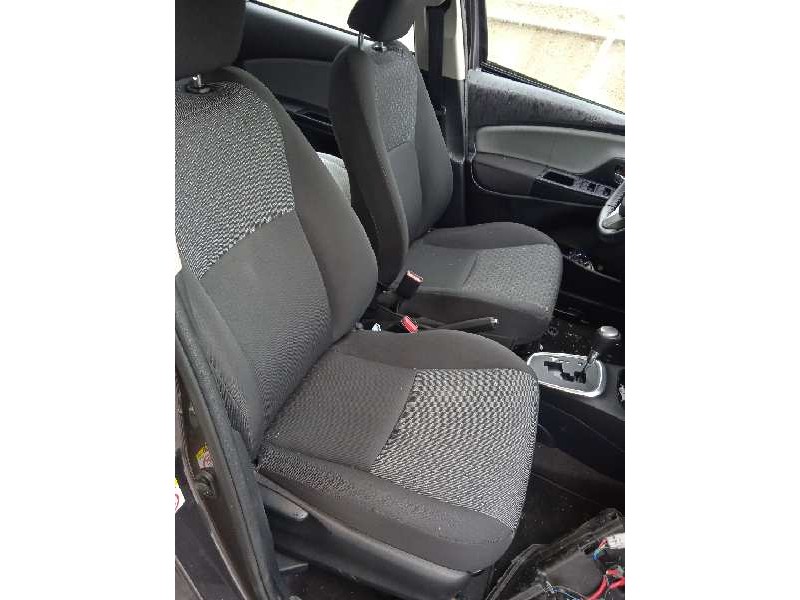 toyota yaris del año 2015