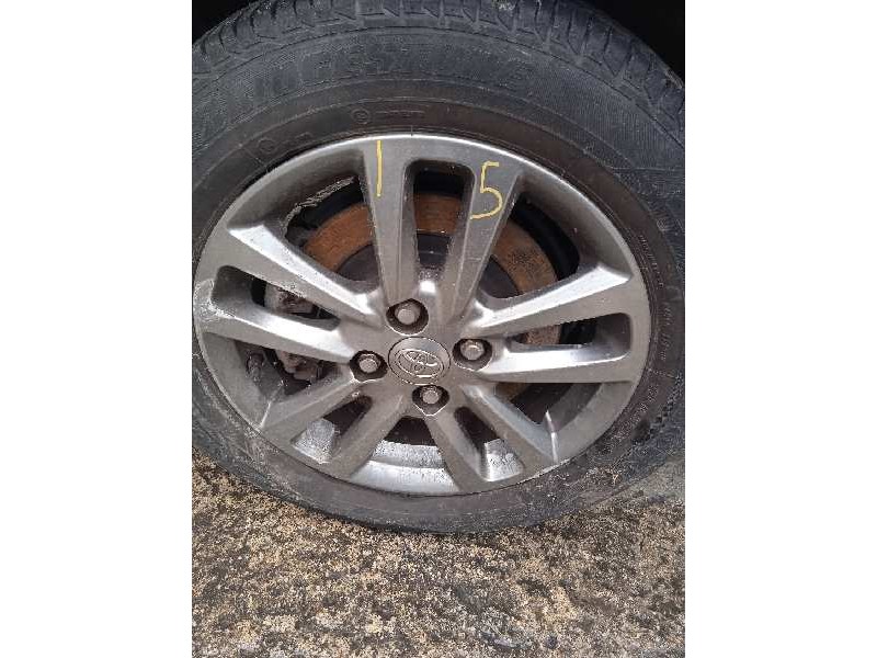 toyota yaris del año 2015