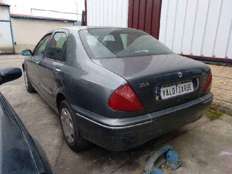 lancia lybra berlina del año 2001