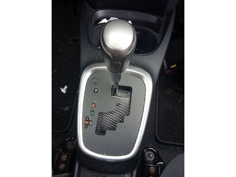 toyota yaris del año 2015