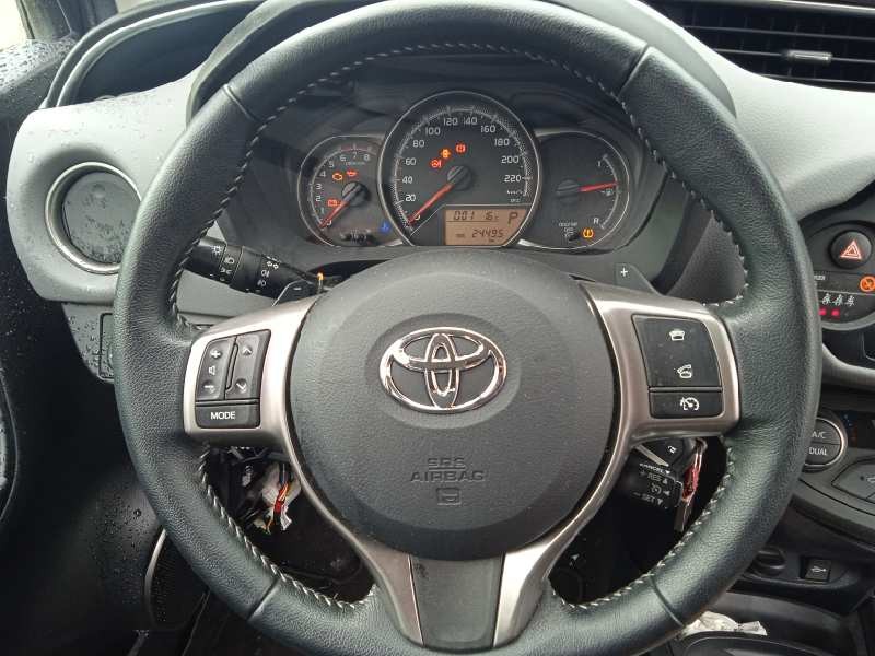 toyota yaris del año 2015