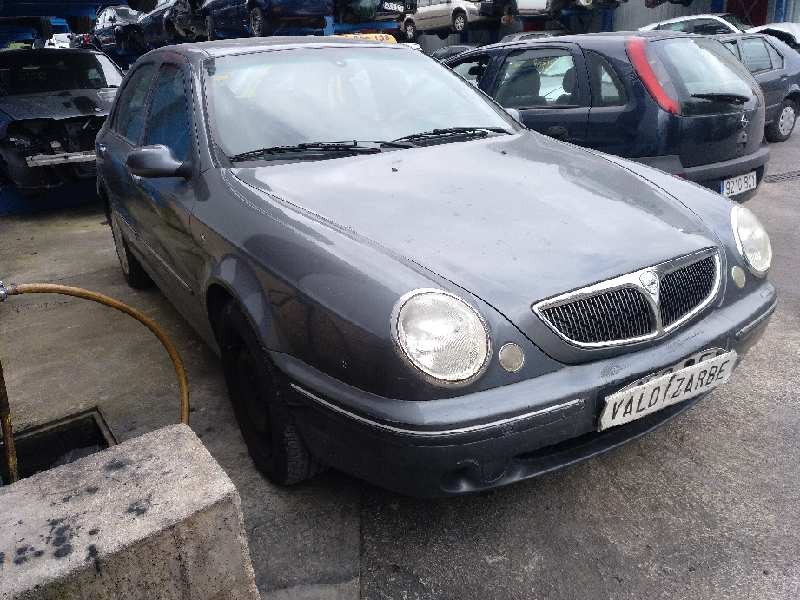 lancia lybra berlina del año 2001