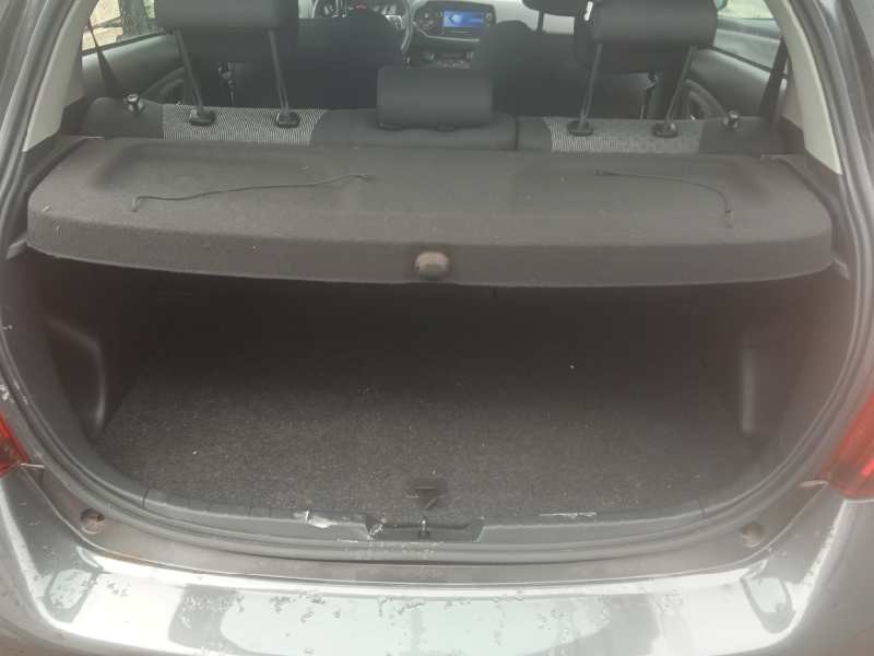 toyota yaris del año 2015