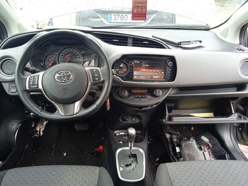 toyota yaris del año 2015