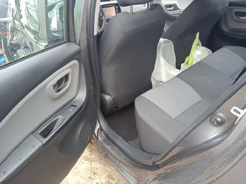 toyota yaris del año 2015