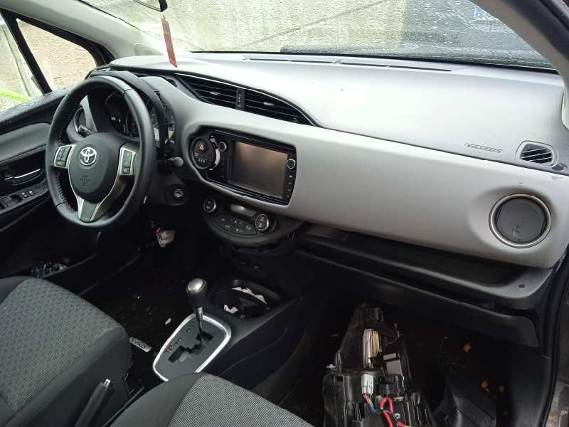 toyota yaris del año 2015