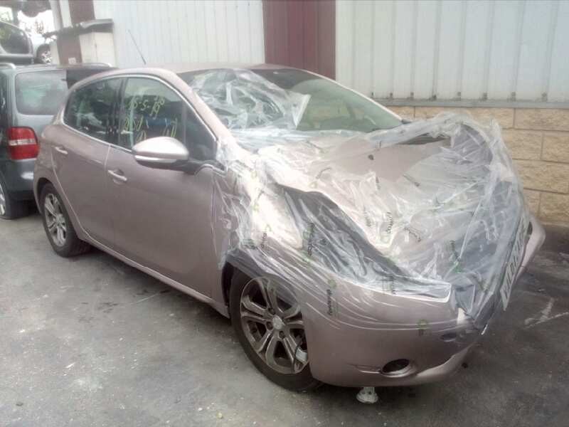 peugeot 208 del año 2012