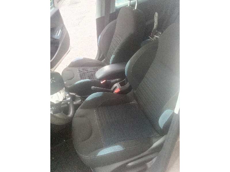 peugeot 208 del año 2012