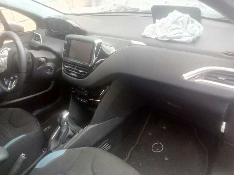 peugeot 208 del año 2012