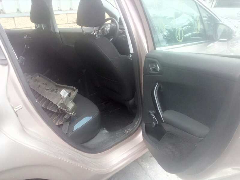 peugeot 208 del año 2012