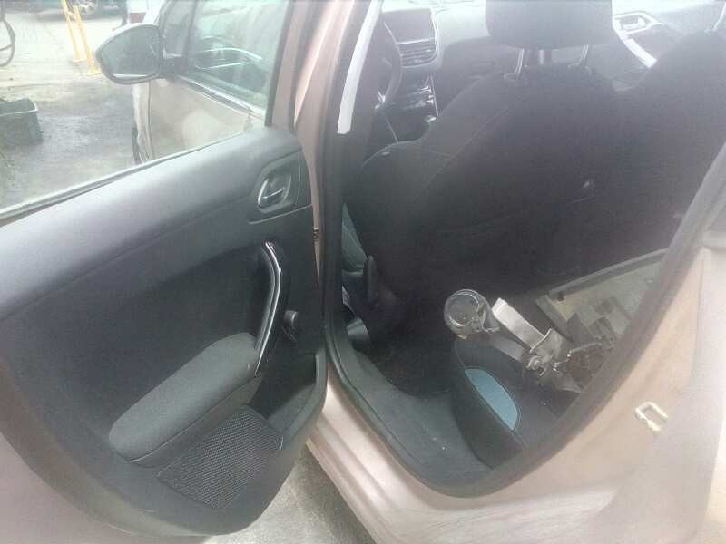 peugeot 208 del año 2012