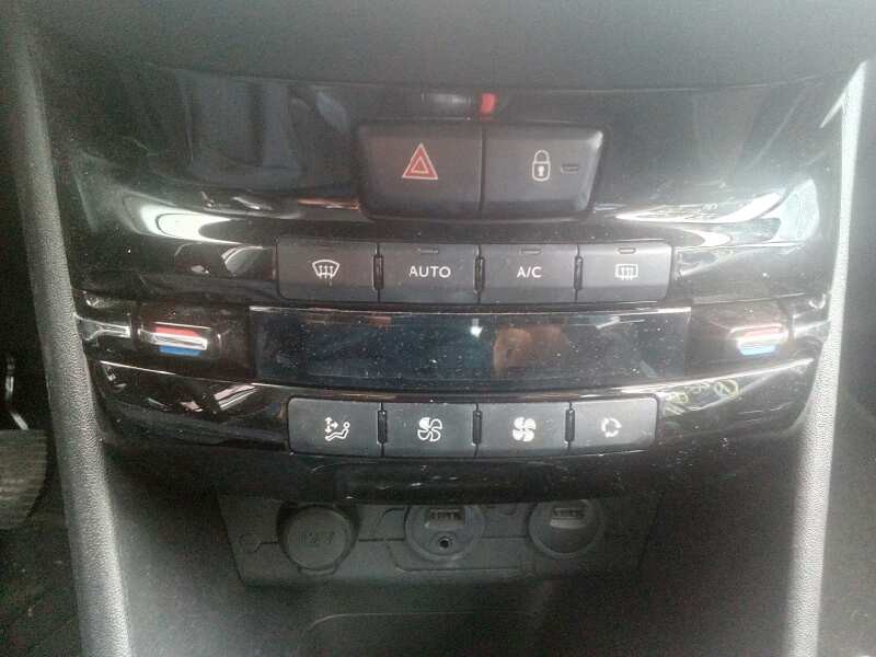 peugeot 208 del año 2012