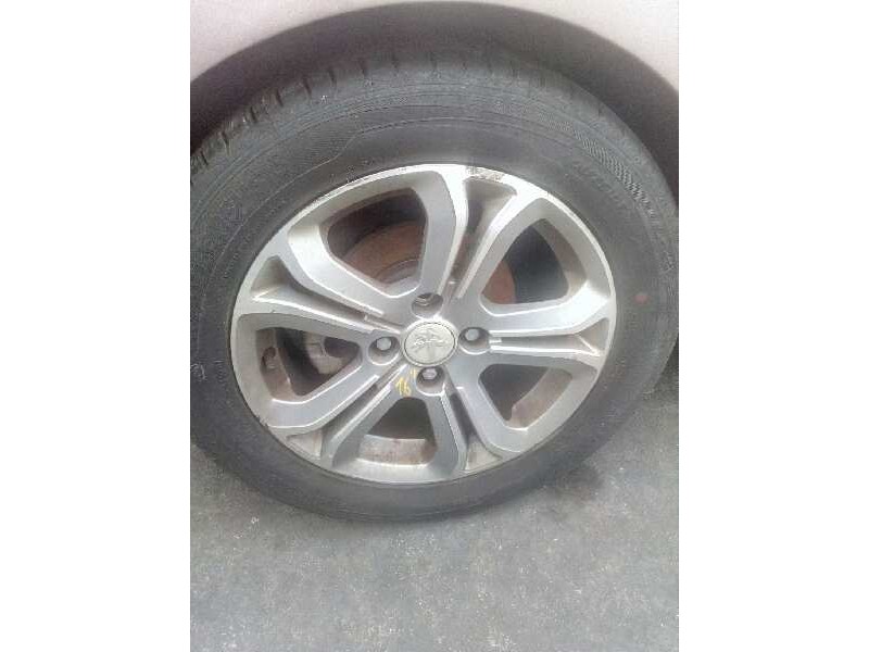 peugeot 208 del año 2012