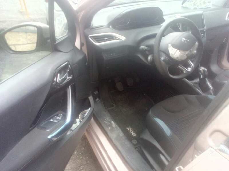 peugeot 208 del año 2012