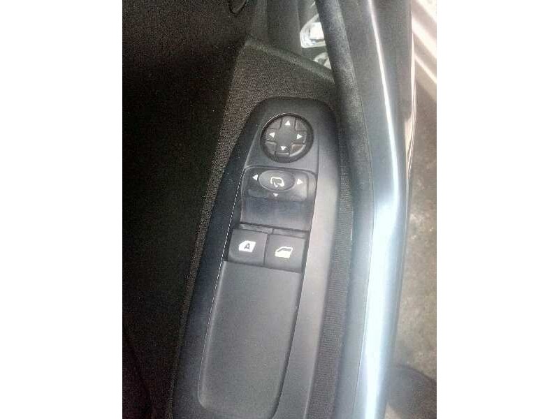 peugeot 208 del año 2012