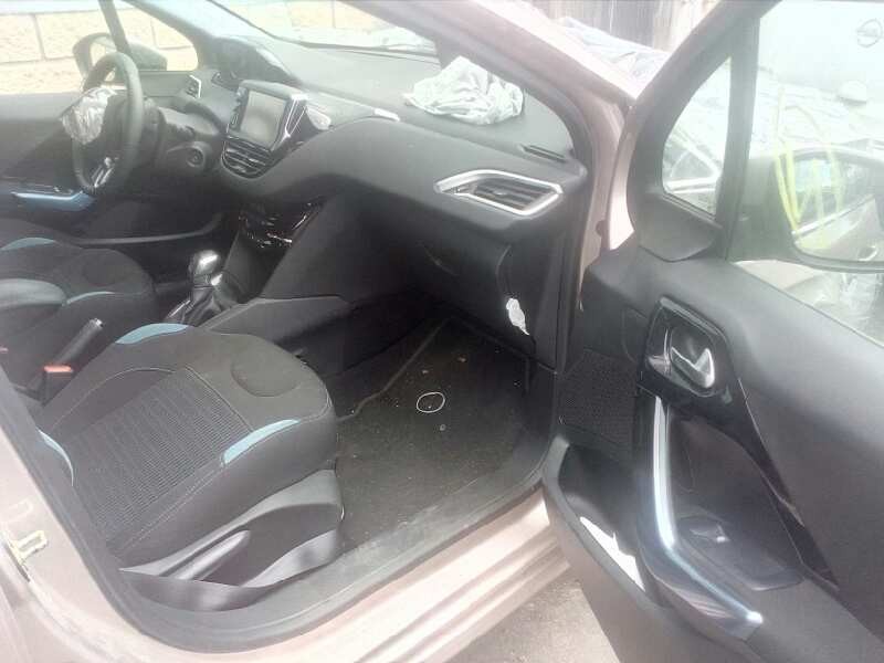 peugeot 208 del año 2012