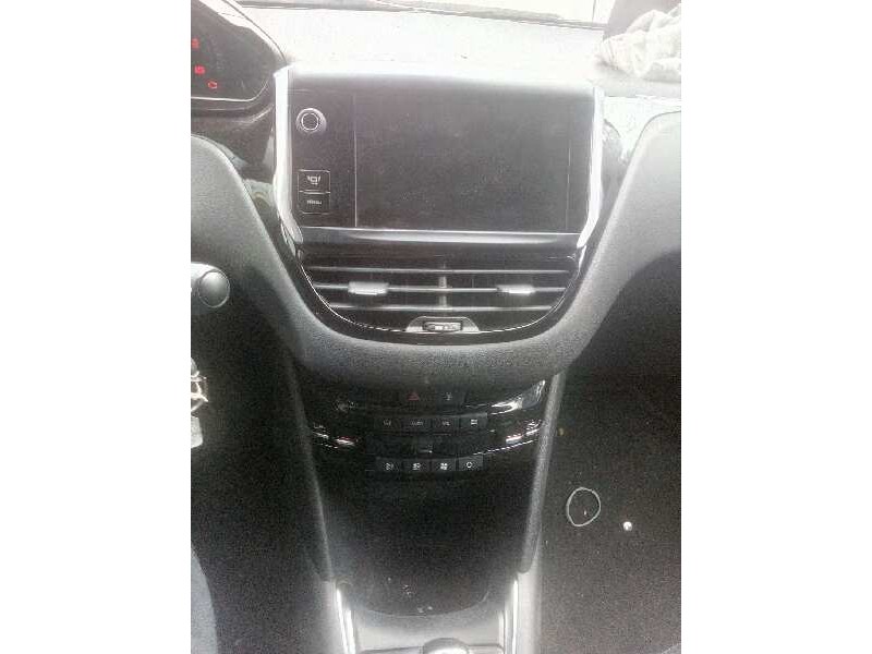 peugeot 208 del año 2012