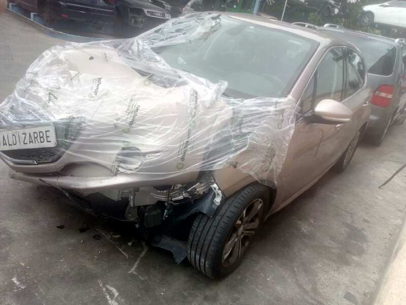 peugeot 208 del año 2012