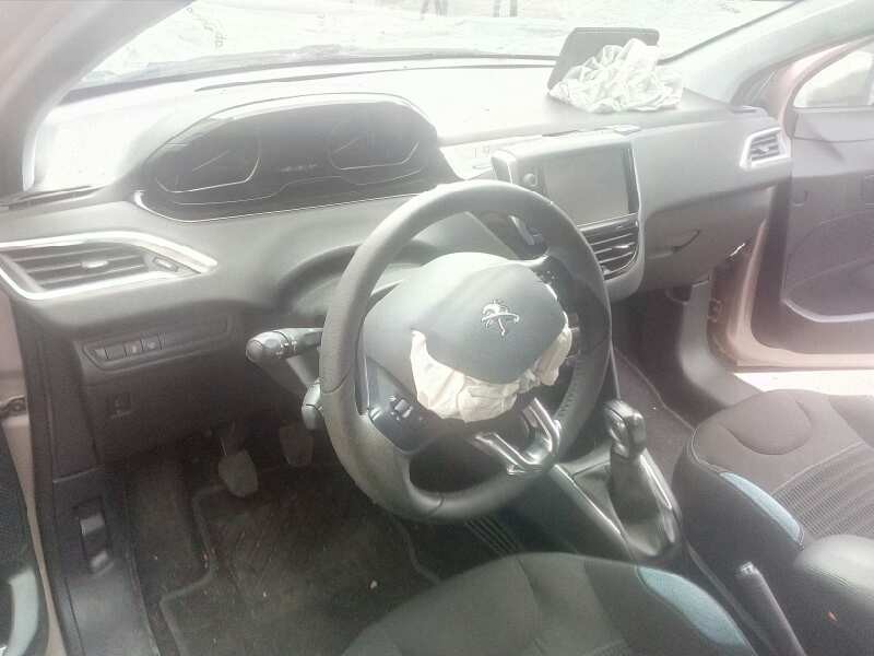 peugeot 208 del año 2012