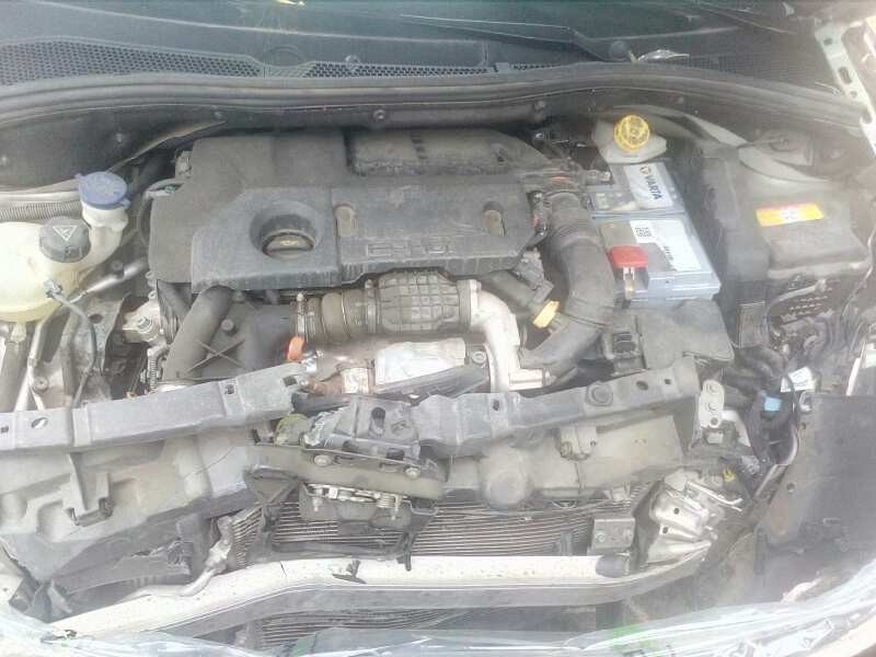 peugeot 208 del año 2012