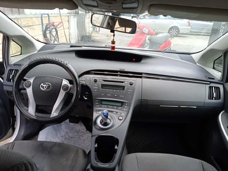 toyota prius (nhw30) del año 2011